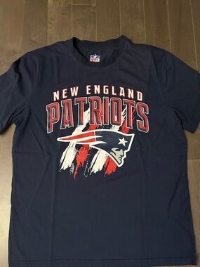 NFL Navy Blue New England Patriots Graphic Tee with Red and White Logo